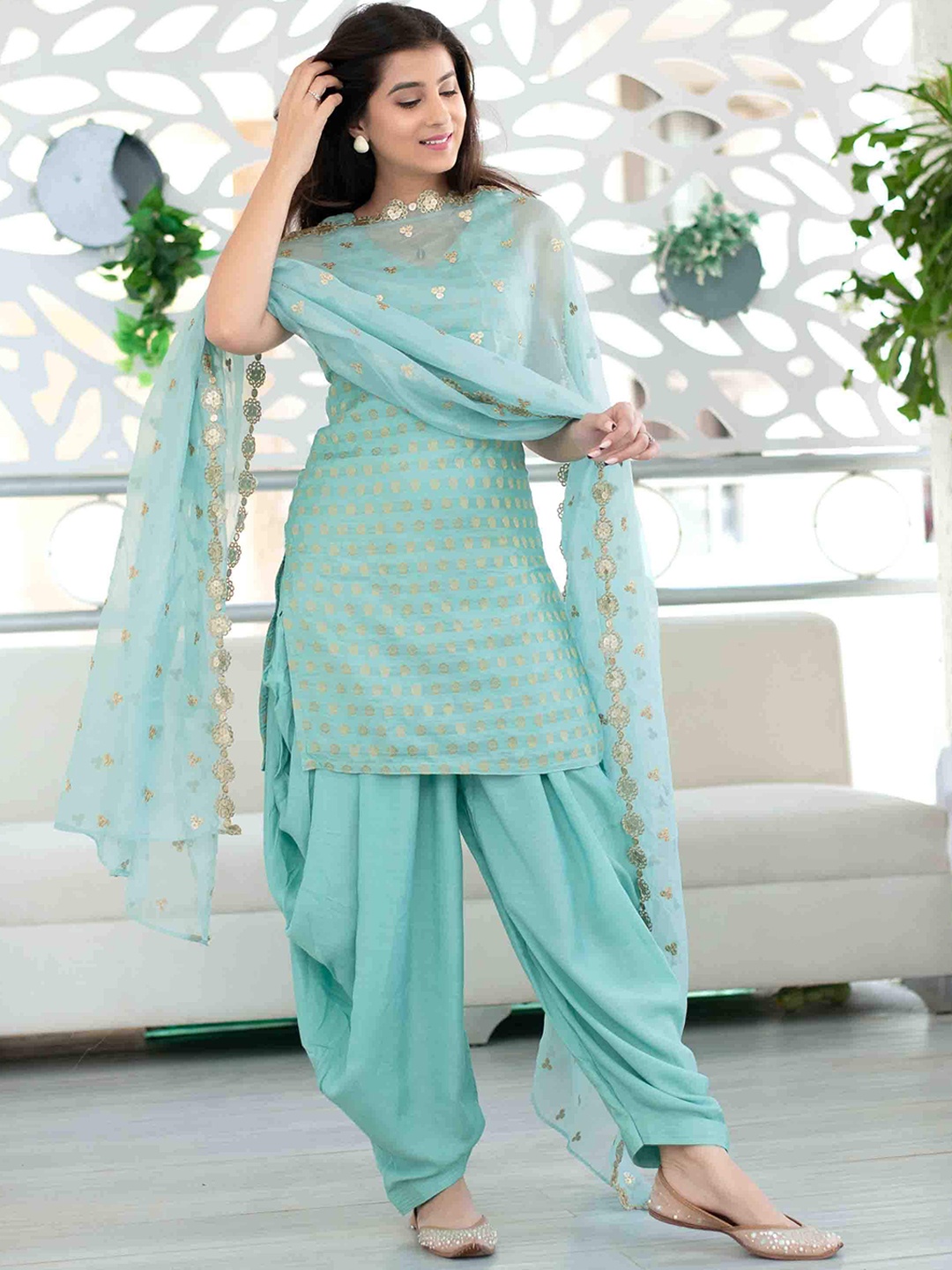 

Label Shaurya Sanadhya Woven Design V-Neck Sleeveless Kurti with Patiala & With Dupatta, Green
