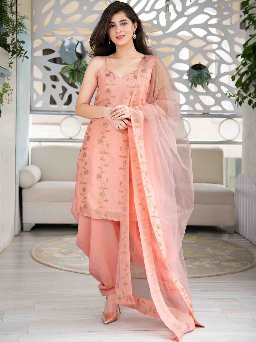 

Label Shaurya Sanadhya Floral Embroidered Straight Kurti With Patiala & Dupatta, Peach