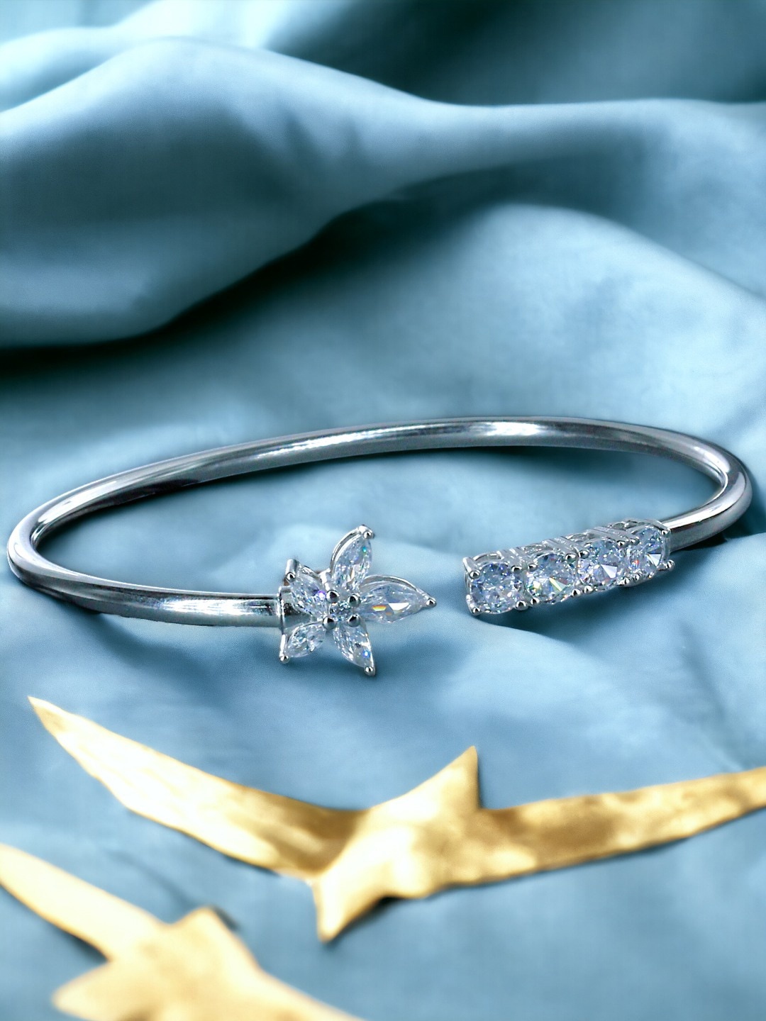 

Taraash 925 Sterling Silver Cubic Zirconia Studded Floral Openable Bangle