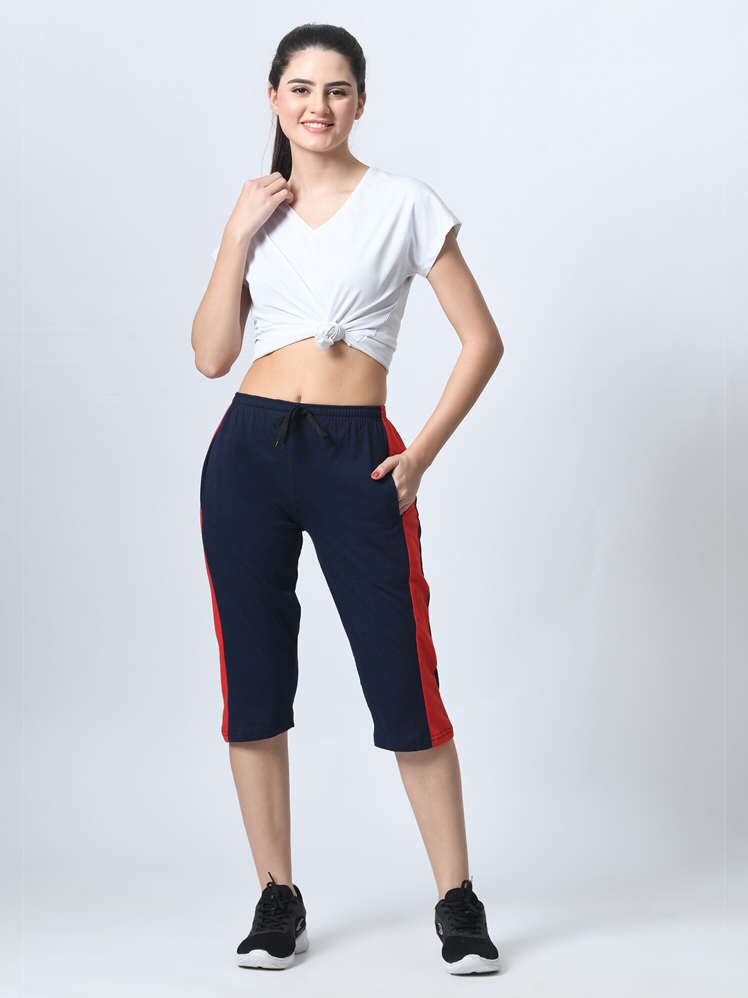 

BAESD Women Colourblocked Slim Fit Mid-Rise Cotton Capris, Navy blue