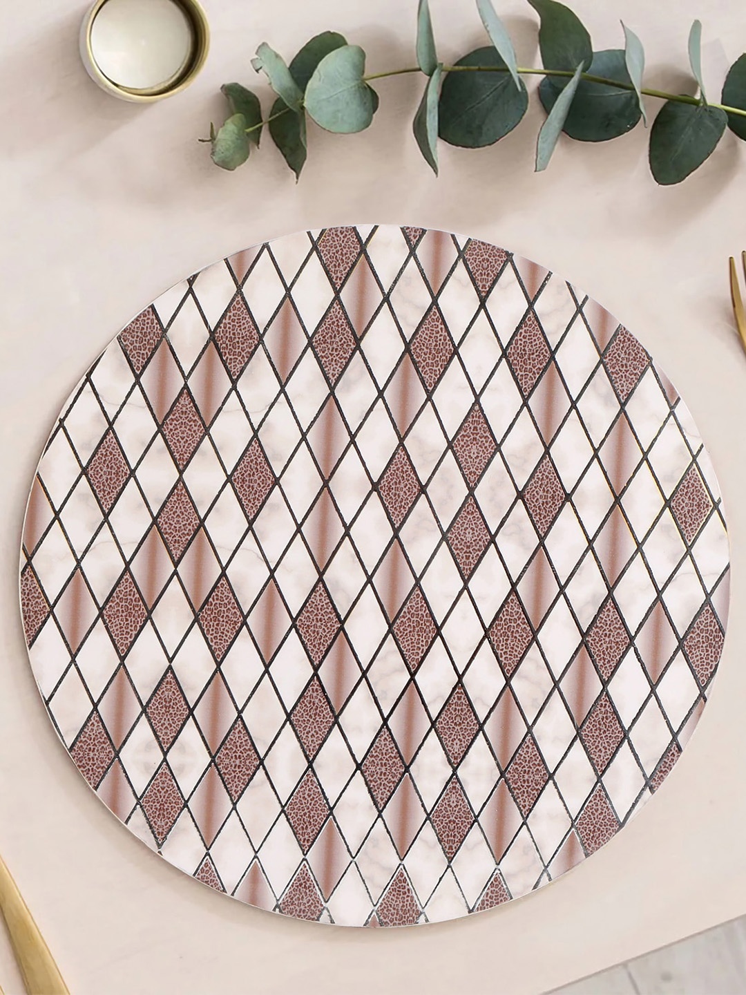 

THE HOME CO. Grey & Beige Geometric Printed Round Trivet