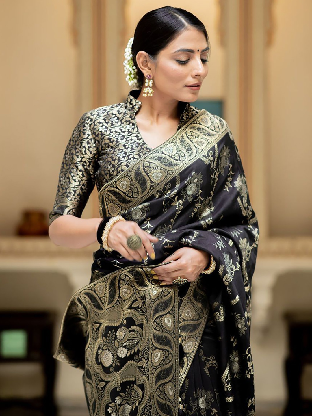 

BAESD Floral Zari Silk Blend Saree, Black