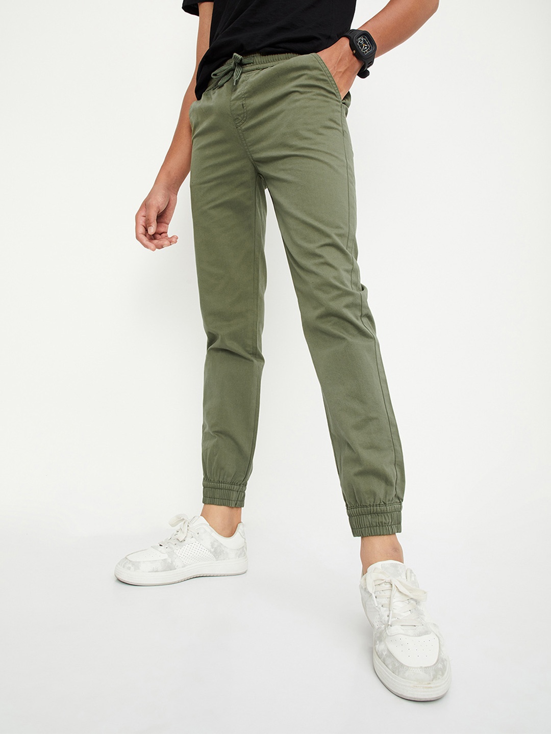

max Boys Mid-Rise Joggers Trousers, Olive