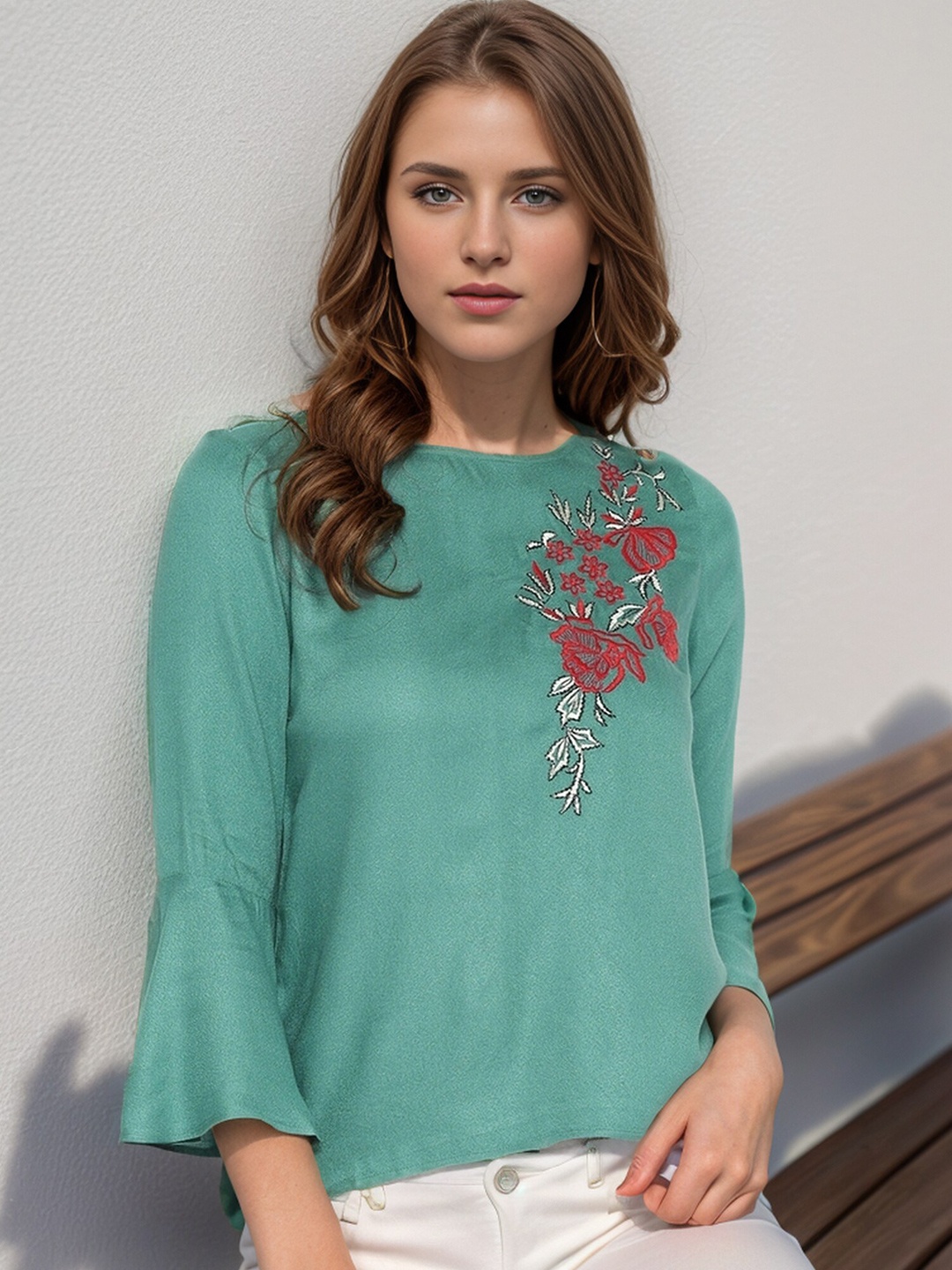 

RARE Green Round Neck Bell Sleeves Embroidered Top