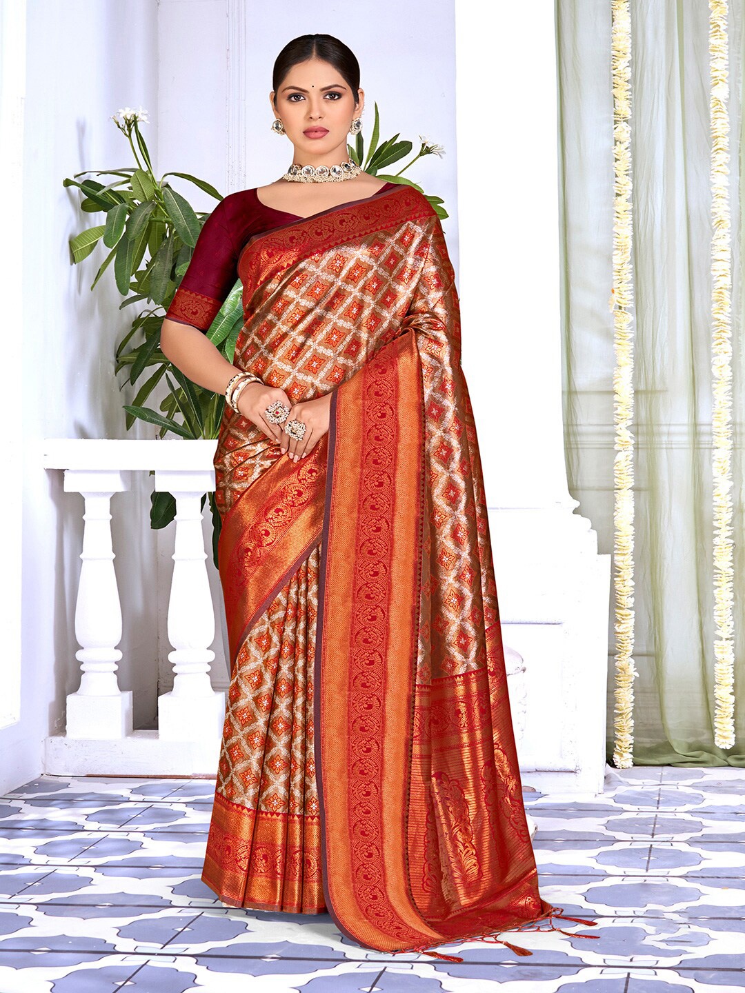 

SANGAM PRINTS Woven Design Zari Designer Tussar Saree, Maroon