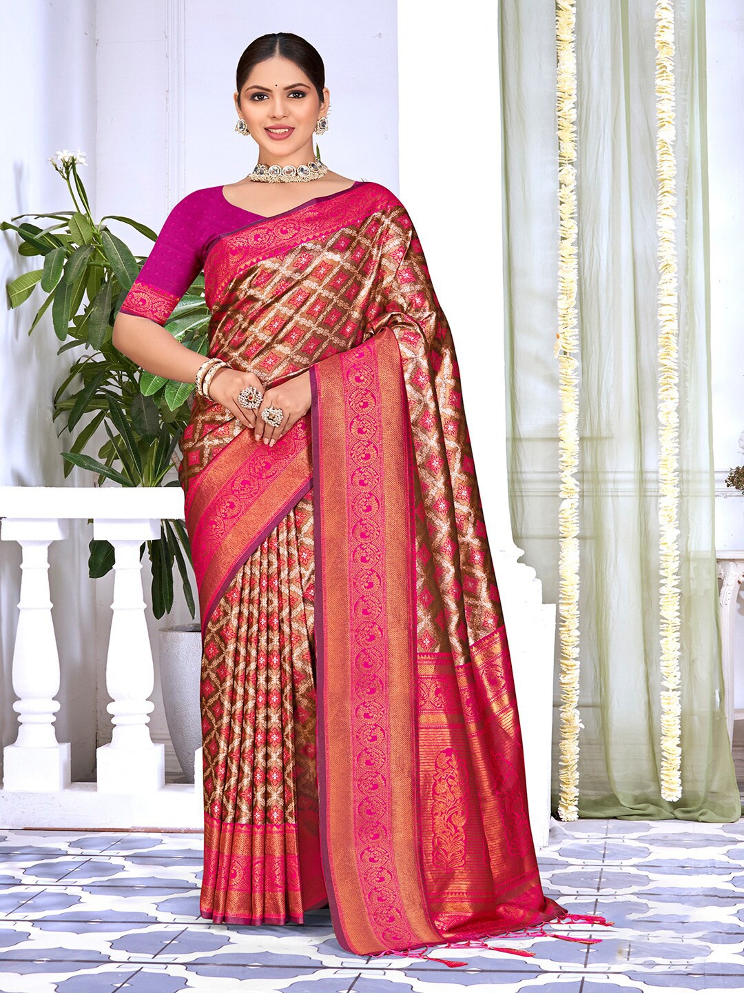

SANGAM PRINTS Woven Design Zari Silk Blend Tussar Saree, Pink