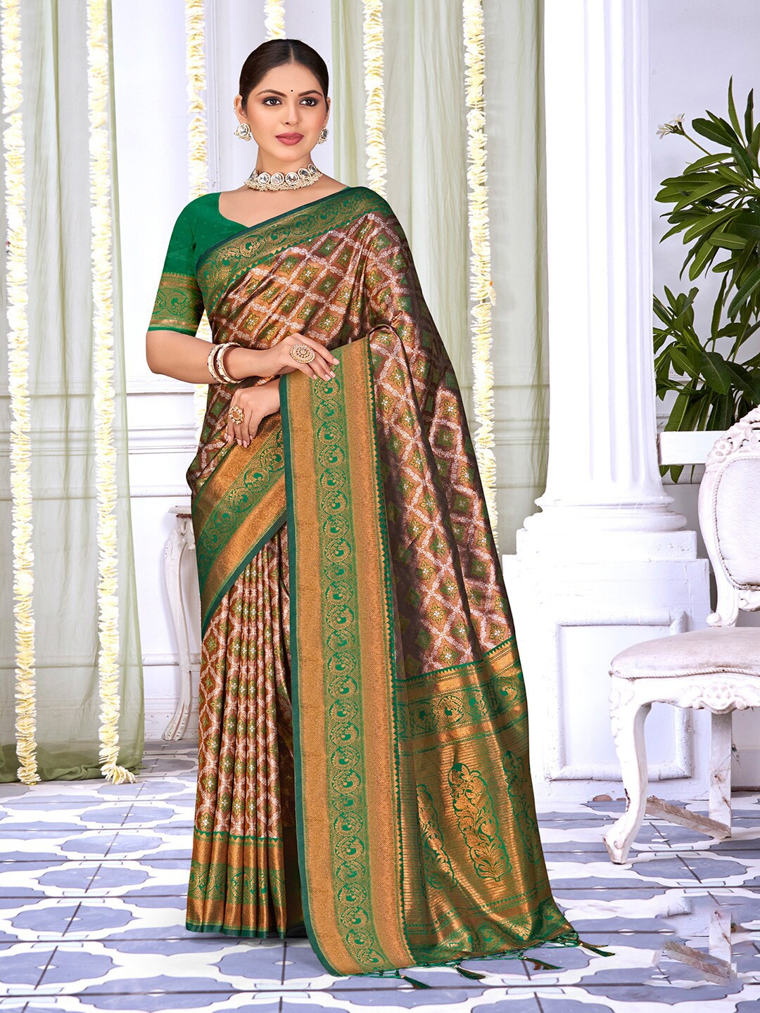 

SANGAM PRINTS Woven Design Zari Silk Blend Tussar Saree, Green