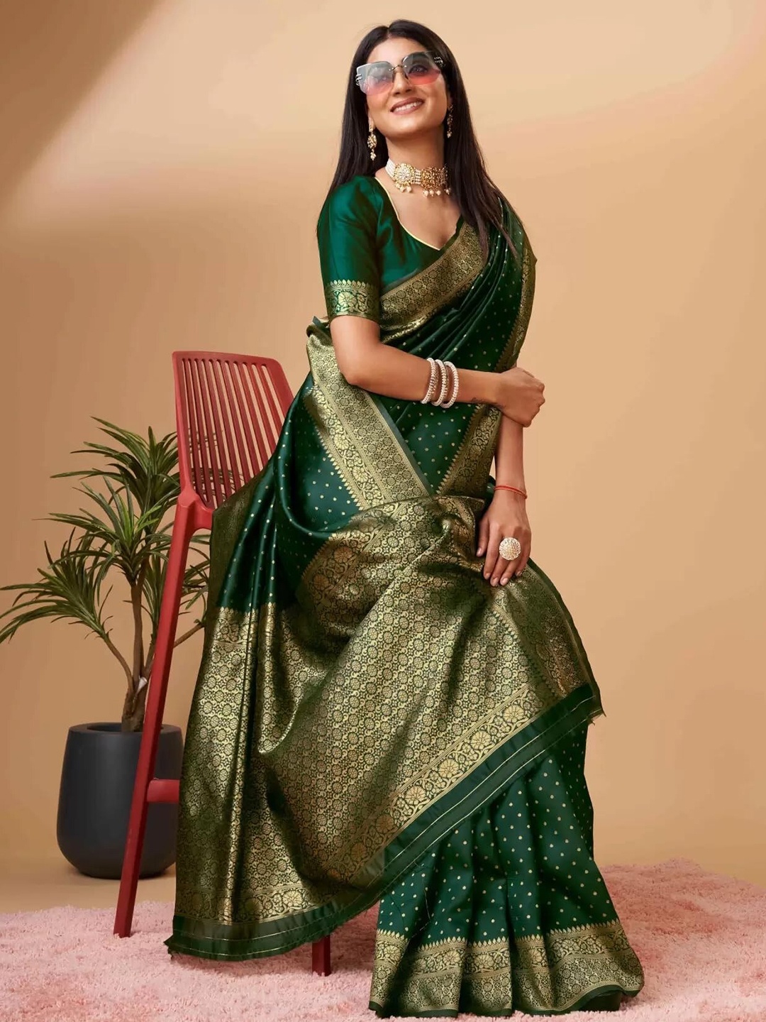 

DIVASTRI Woven Design Zari Pure Silk Kanjeevaram Saree, Green