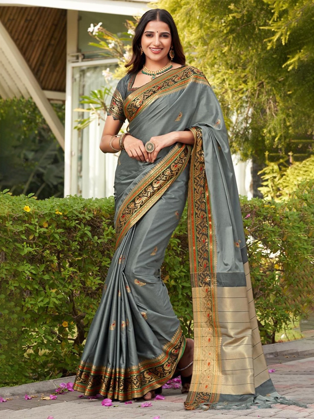 

DIVASTRI Ethnic Motifs Zari Pure Cotton Banarasi Saree, Grey