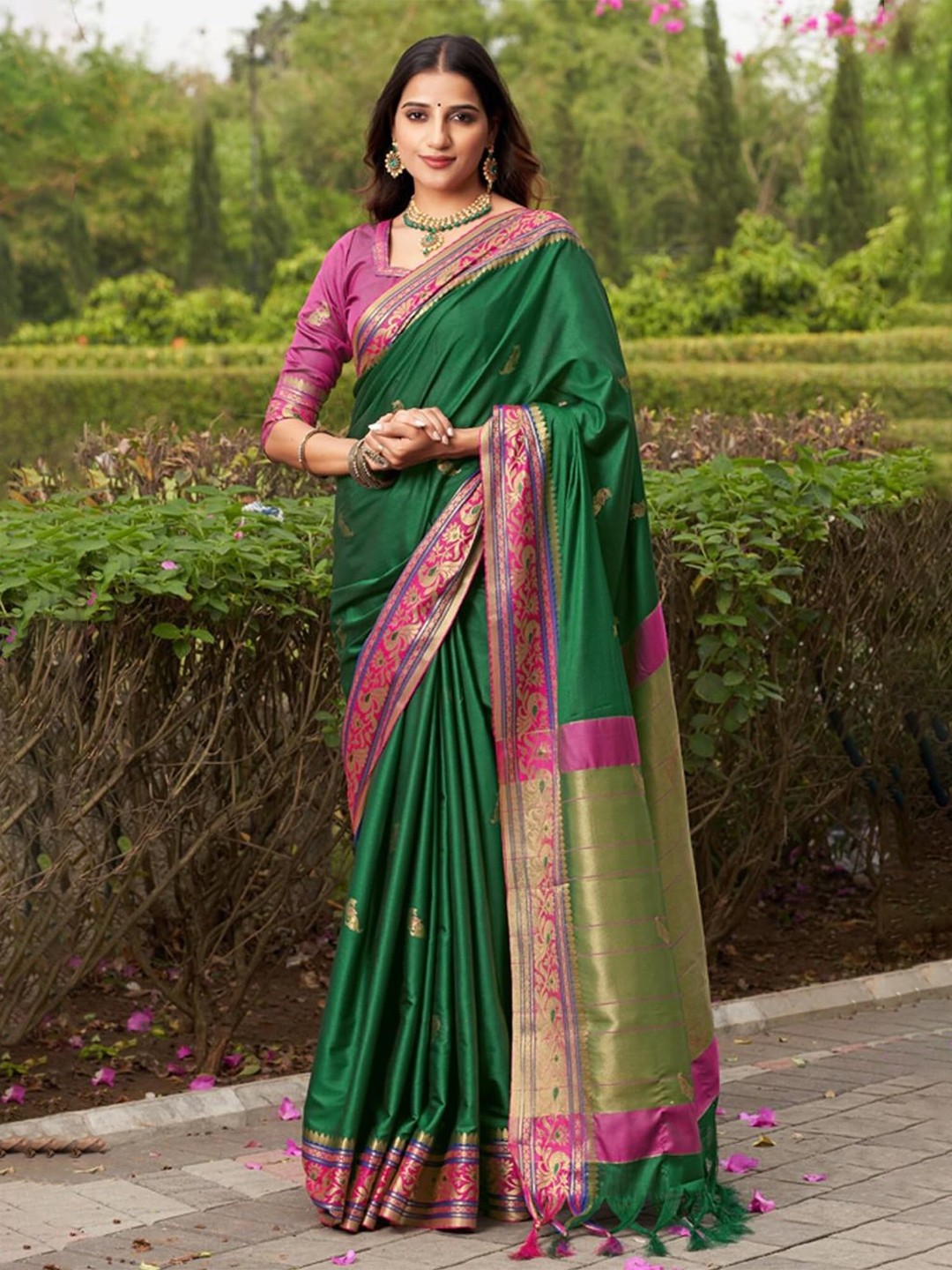 

DIVASTRI Ethnic Motifs Zari Pure Cotton Banarasi Saree, Green