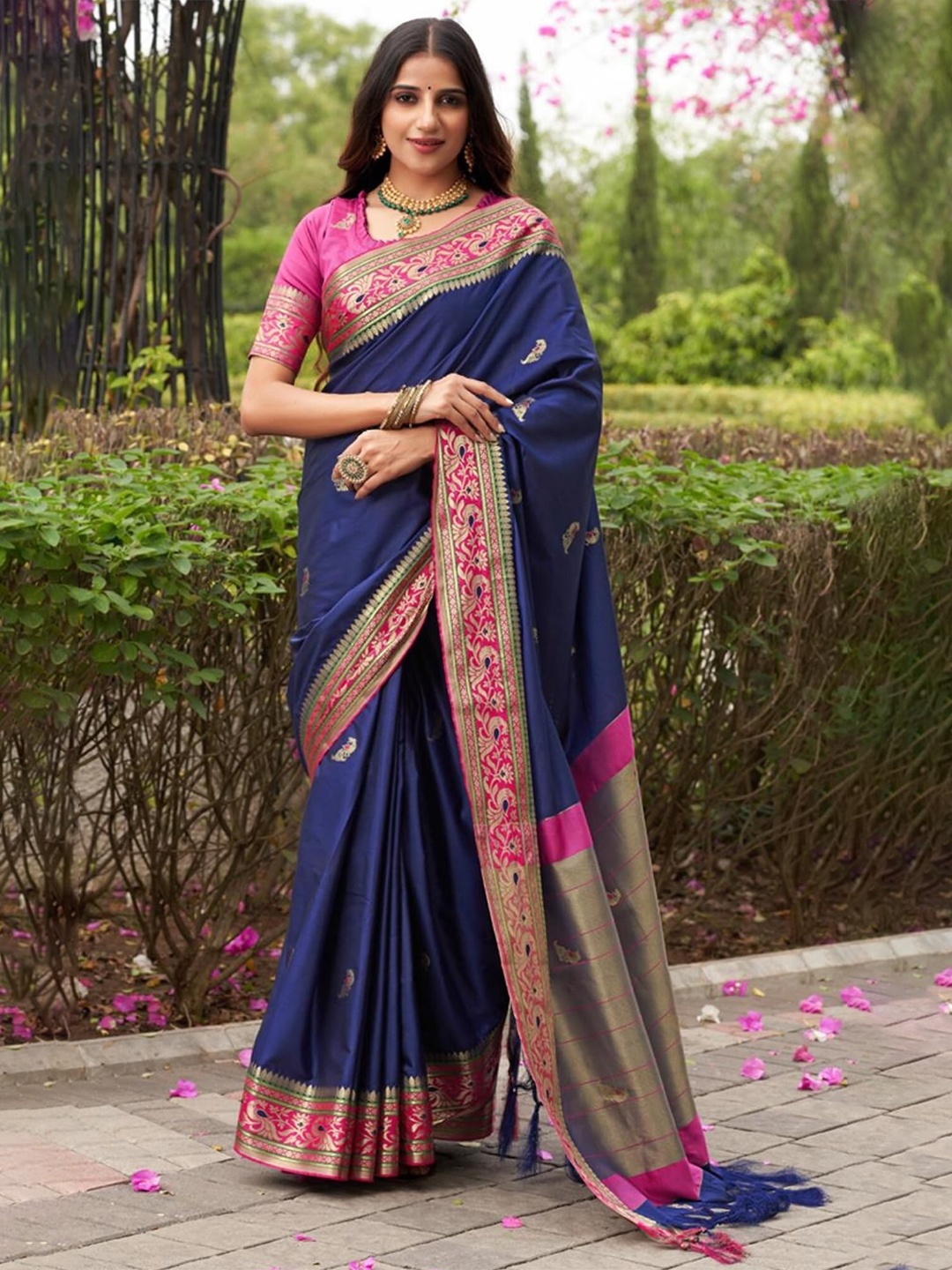 

DIVASTRI Ethnic Motifs Zari Pure Cotton Banarasi Saree, Blue