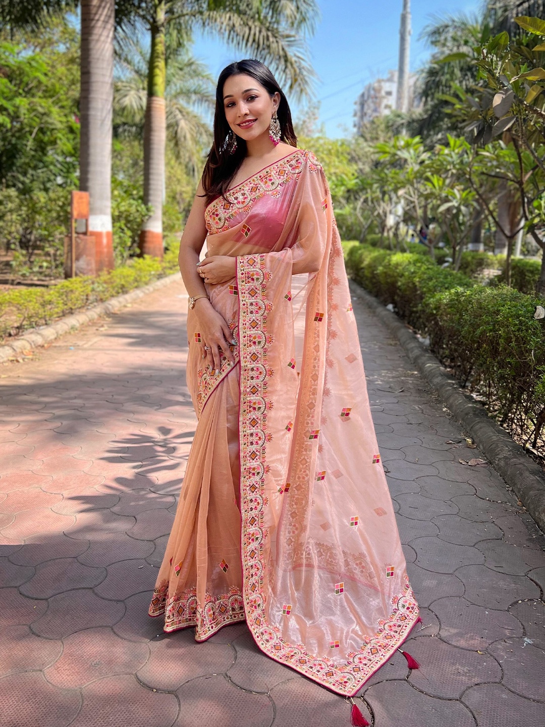 

RV CREATION Embellished Embroidered Net Saree, Peach