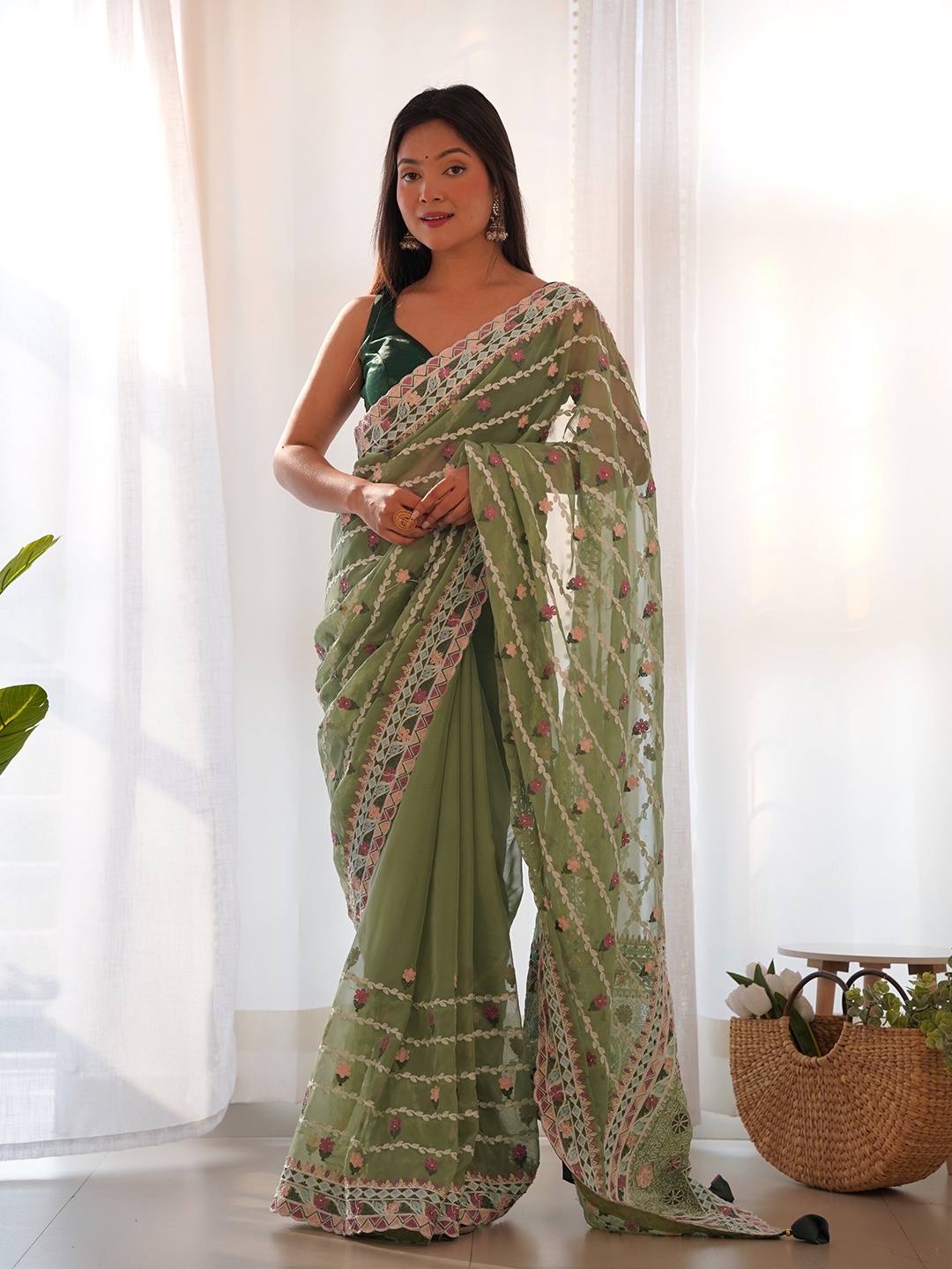 

RV CREATION Floral Embroidered Organza Saree, Green
