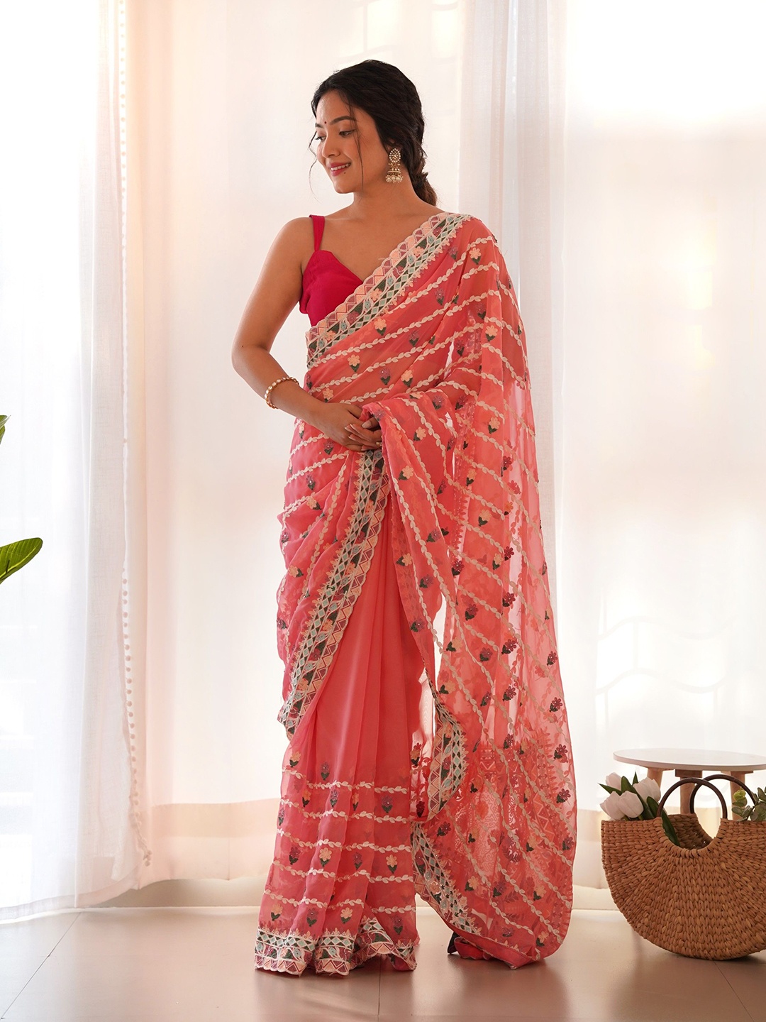 

RV CREATION Floral Aari Work Organza Saree, Pink