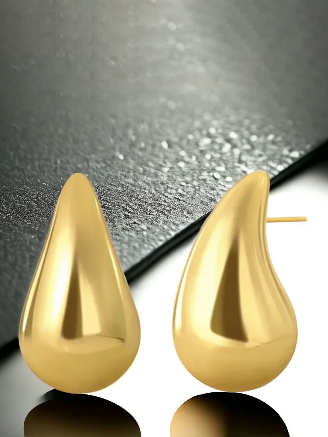 

Okos Gold-Plated Teardrop Shaped Studs Earrings
