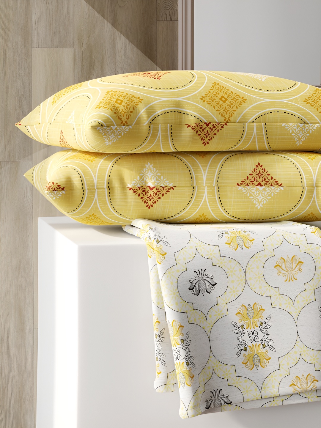 

Layers Color Sense Ivy White & Yellow Ethnic Motifs Double Bedsheet with 2 Pillow Covers