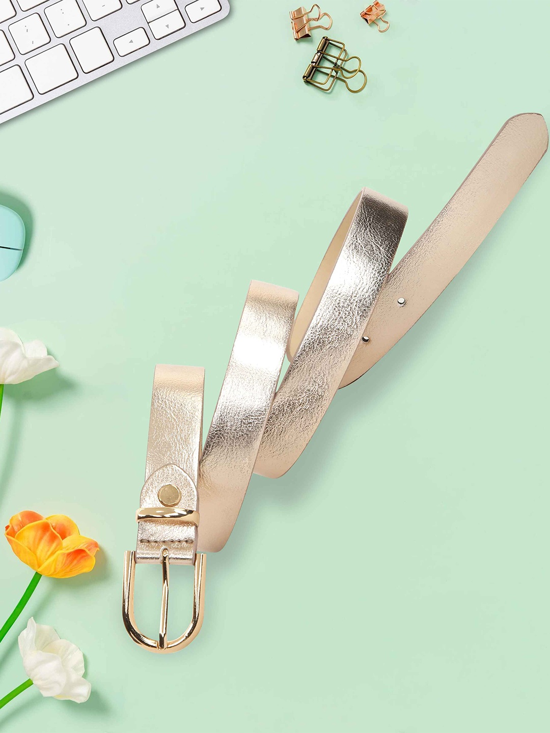 

DressBerry Women Slim Tang Belt, Metallic