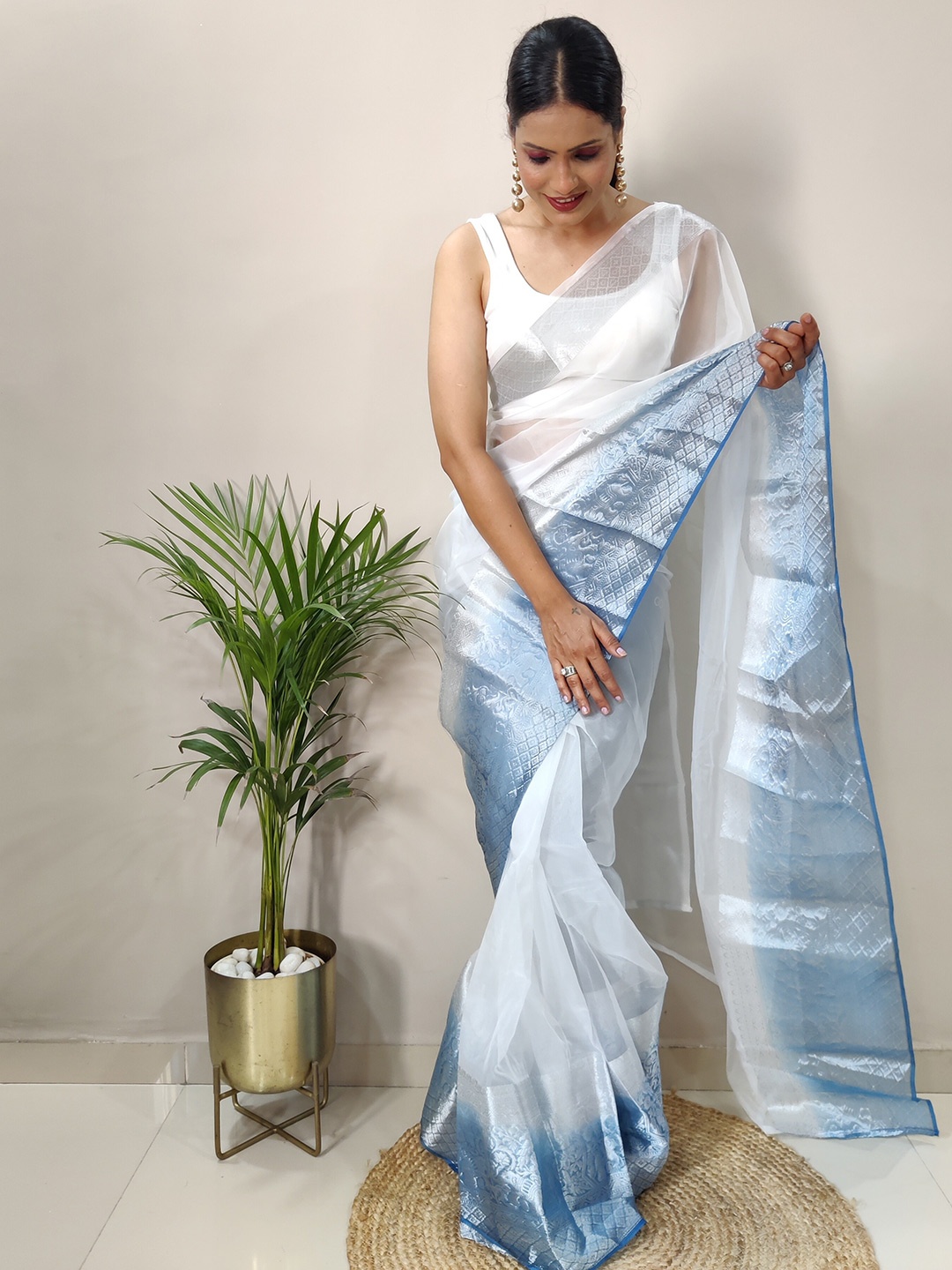 

AWRIYA Ombre Zari Organza Saree, Blue