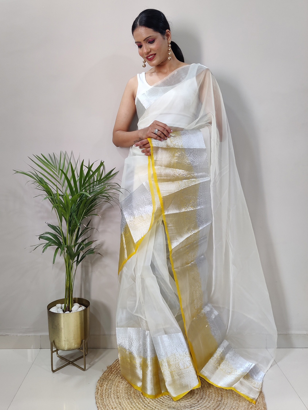 

AWRIYA Woven Design Zari Organza Saree, Yellow