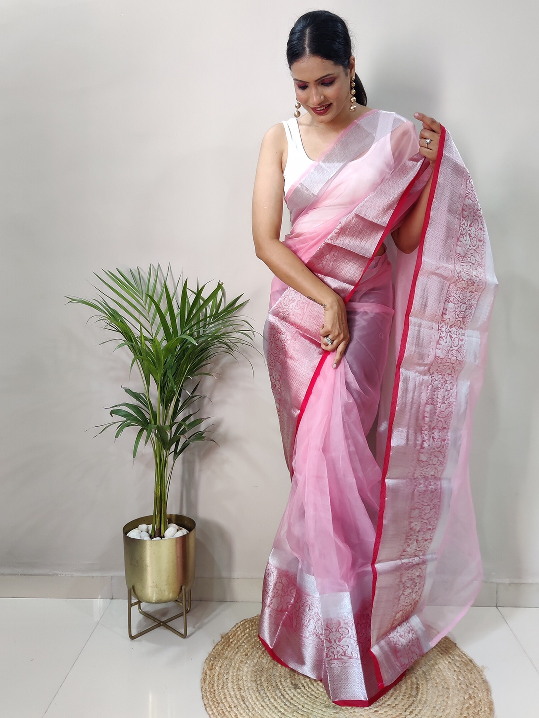 

AWRIYA Zari Organza Saree, Pink