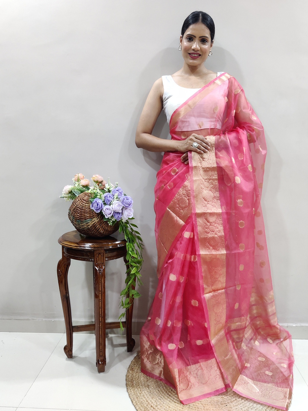 

AWRIYA Ethnic Motifs Zari Organza Saree, Pink