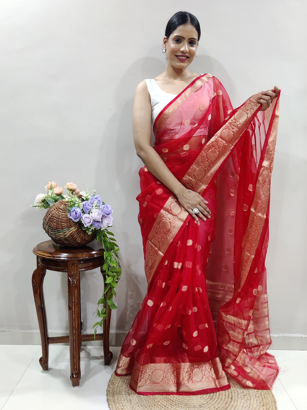 

AWRIYA Ethnic Motifs Zari Organza Saree, Red