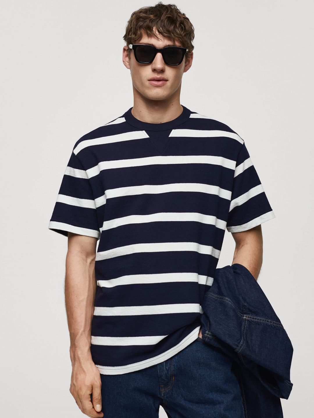 

MANGO MAN Striped Drop-Shoulder Sleeves Pure Cotton T-shirt, Navy blue