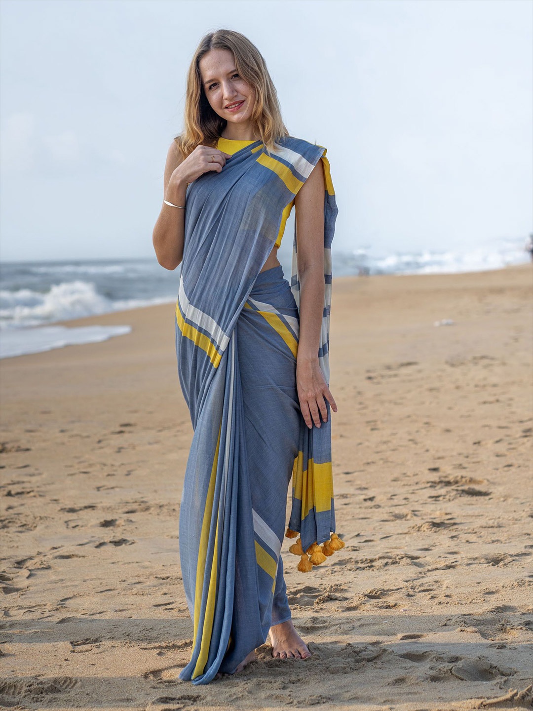 

I LOVE SAREES Striped Saree, Grey