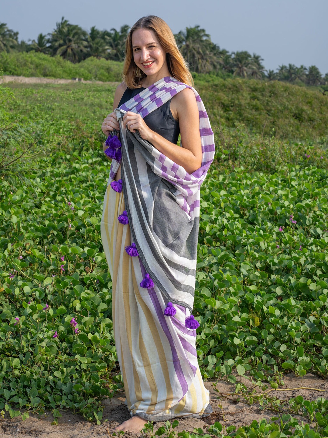 

I LOVE SAREES Striped Saree, White