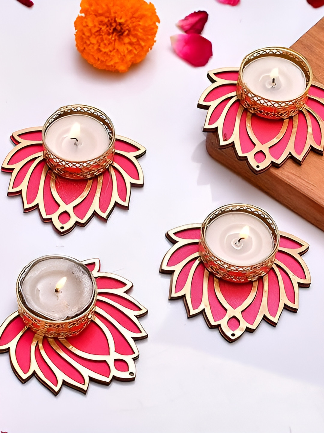 

Aura Pink & Gold-Toned 4 Pieces Candle Holders