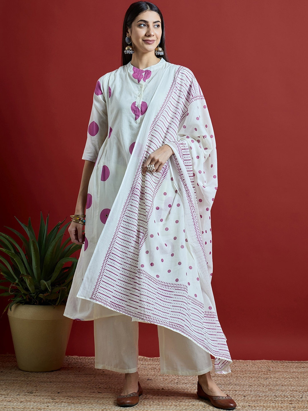 

Anouk Magenta & Off White Geometric Printed Pure Cotton Kurta with Palazzos & With Dupatta