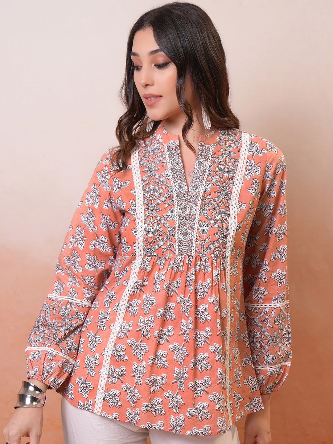 

Vishudh Print Mandarin Collar Empire Top, White