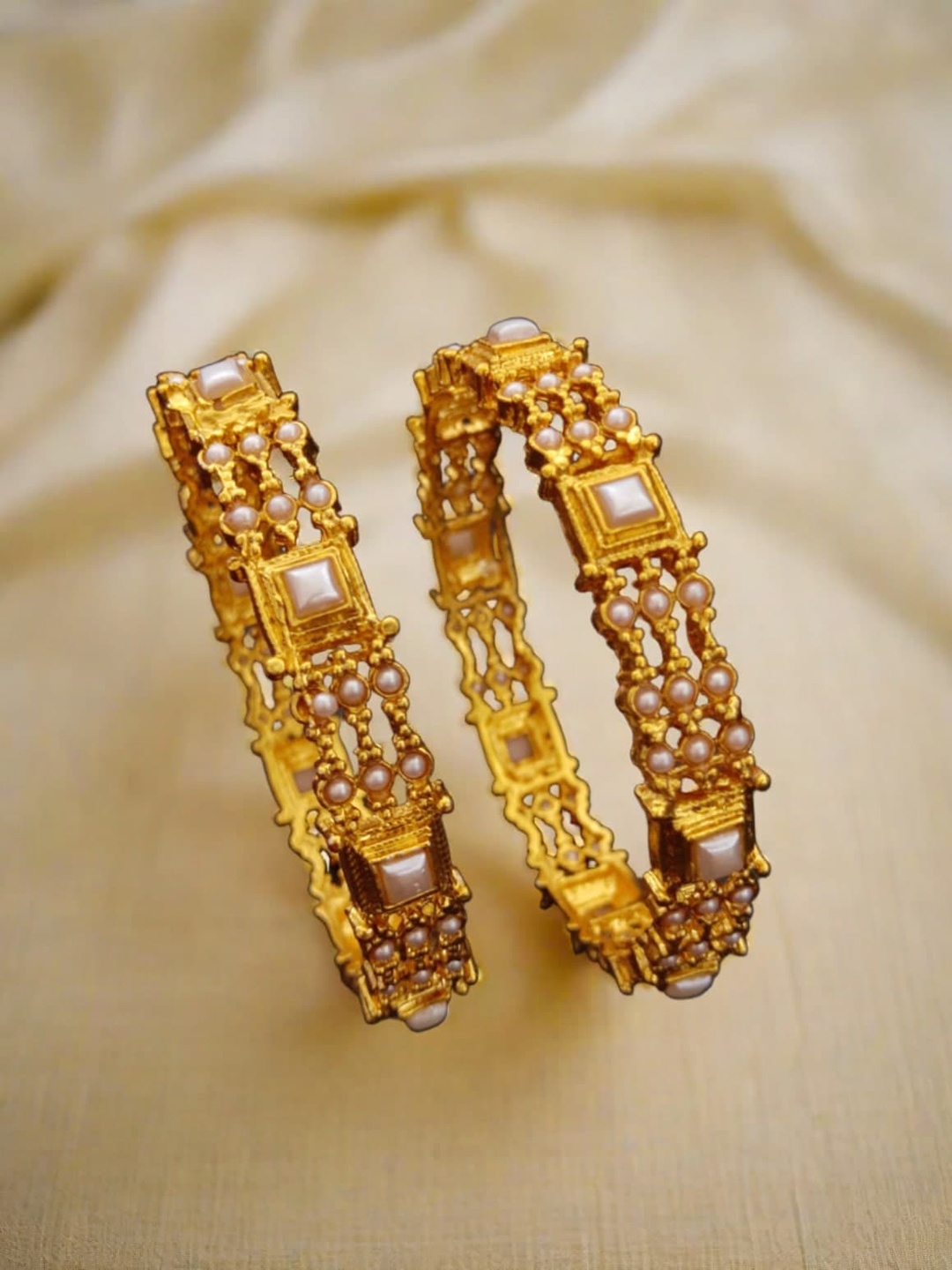 

Pihtara Jewels Set Of 2 Gold-Plated Pearl Beaded Bangles