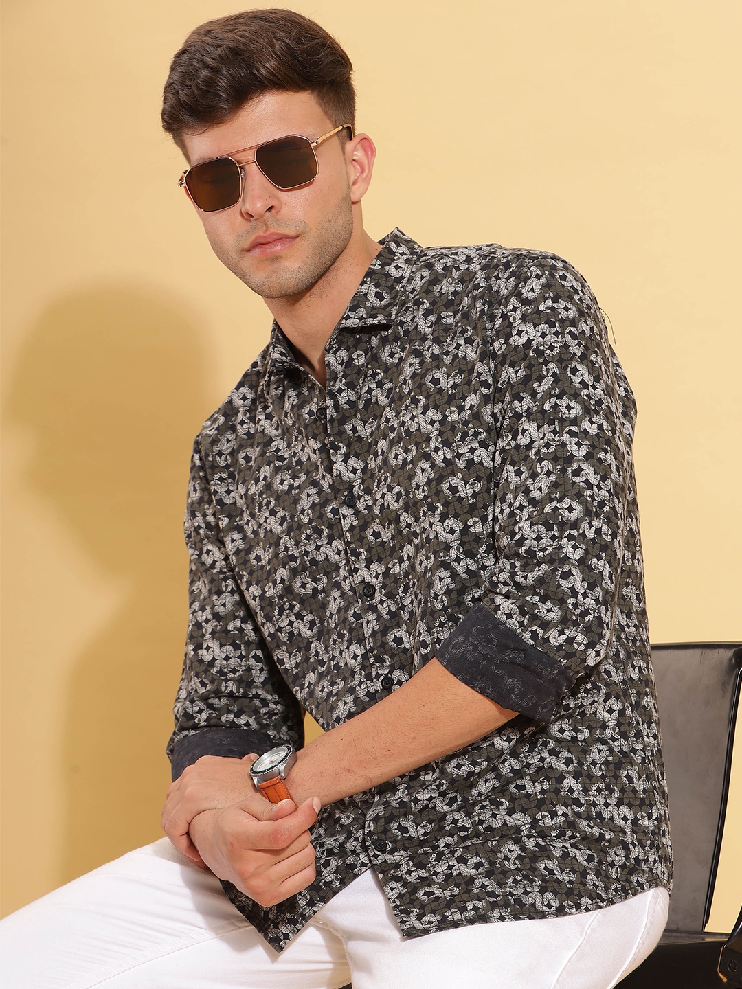 

HERE&NOW Slim Fit Floral Printed Spread Collar Long Sleeves Cotton Casual Shirt, Black