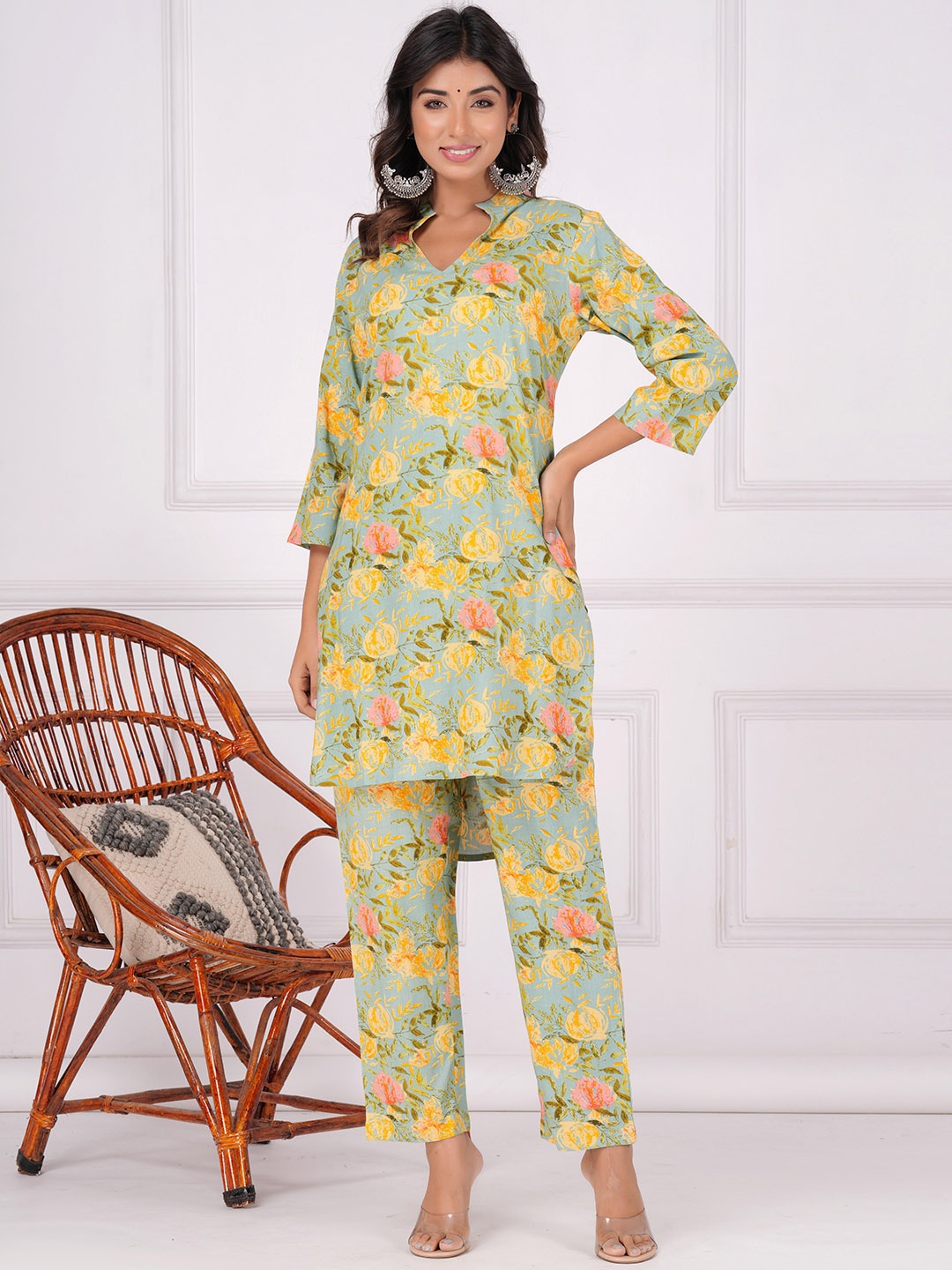 

INDIANIC Floral Printed High-Low Tunic With Trousers Co-Ords, Green