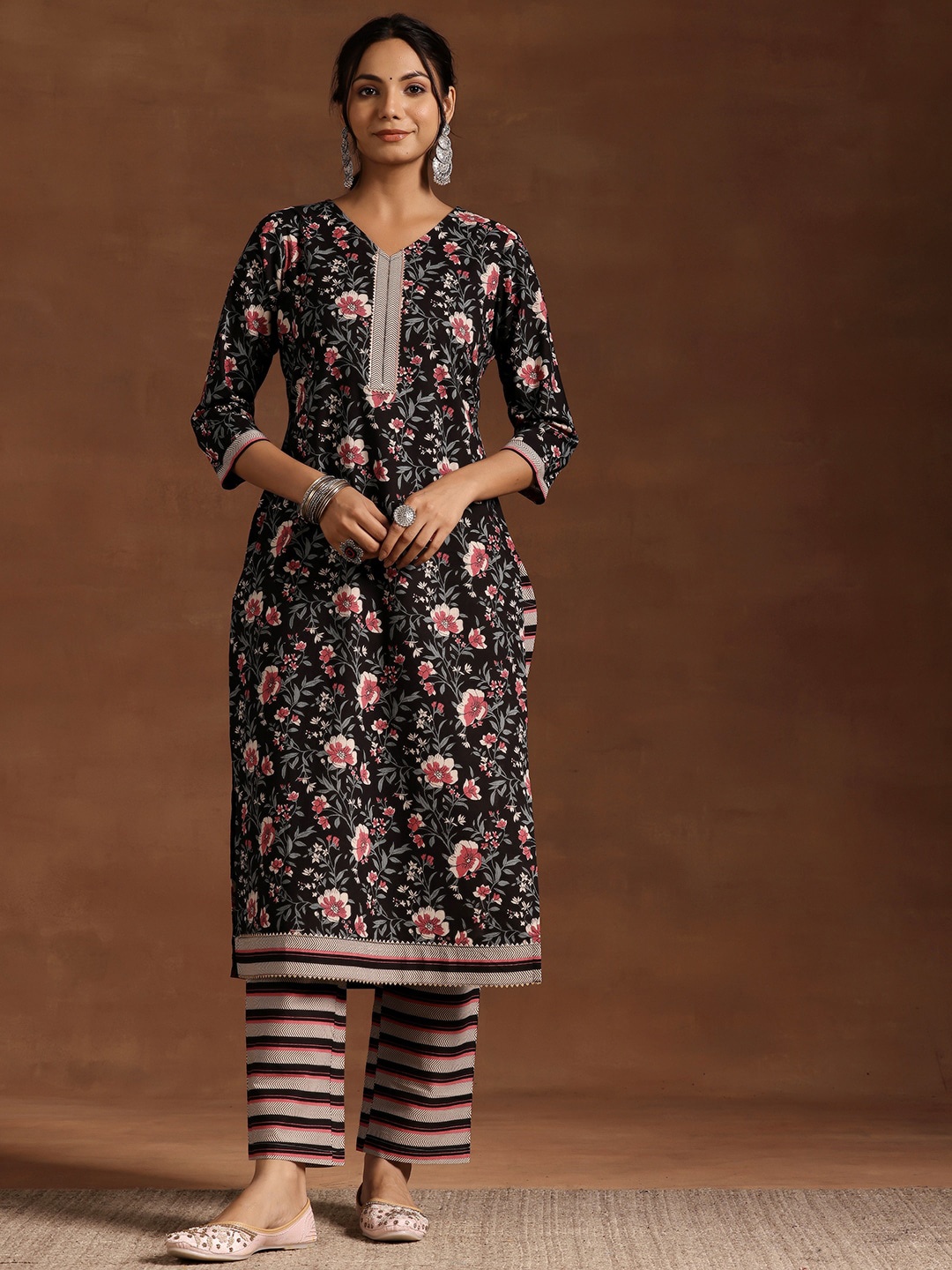 

Libas V Neck Floral Printed Regular Gotta Patti Pure Cotton Straight Kurta with Trousers, Black