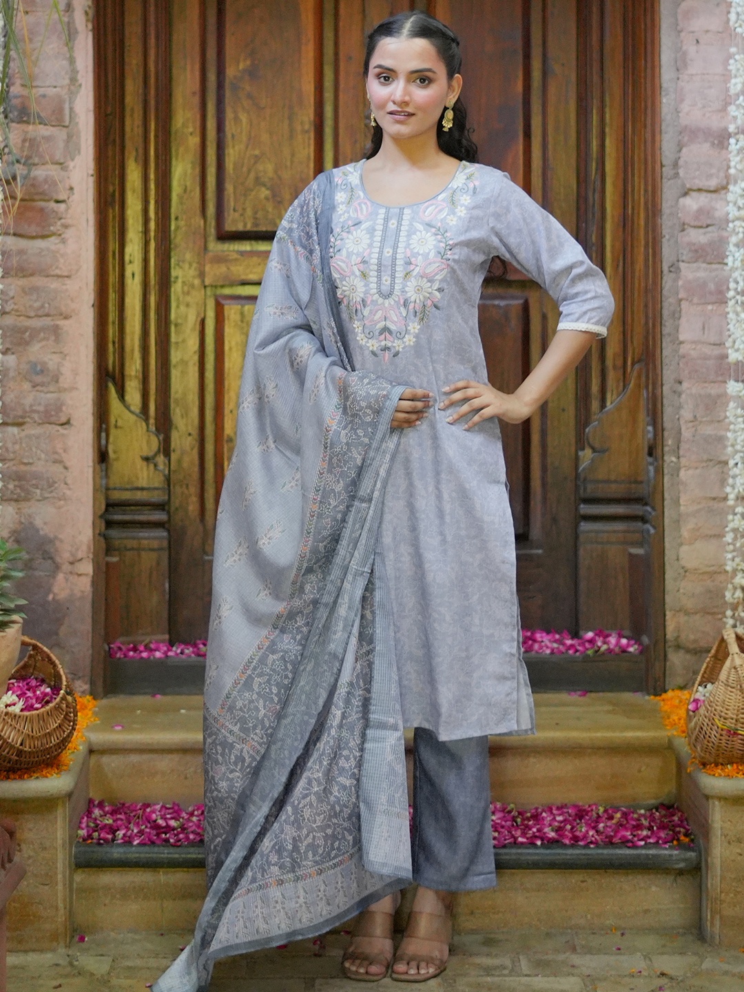 

Libas Round Neck Floral Yoke Design Regular Thread Work Straight Kurta Set, Grey