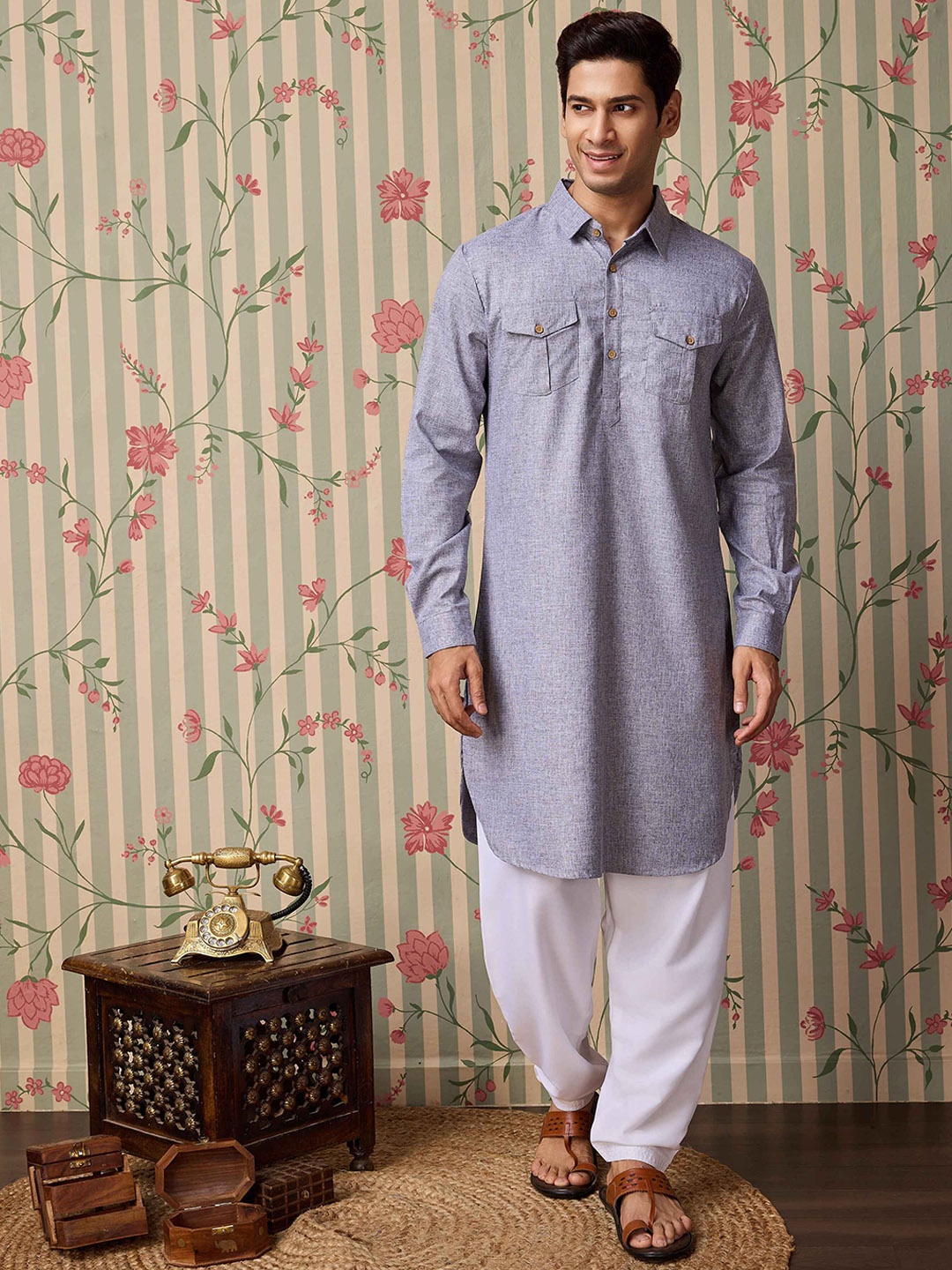 

Ode by House of Pataudi Textured Shirt Collar Kurta with Salwar, Grey