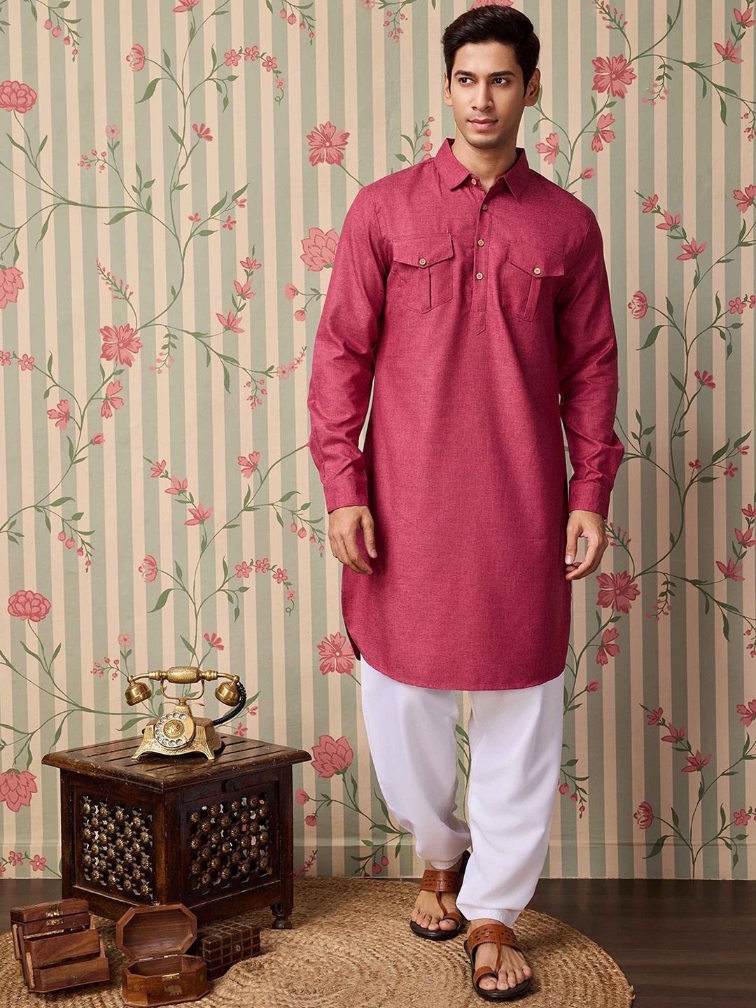 

Ode by House of Pataudi Textured Shirt Collar Kurta with Salwar, Maroon