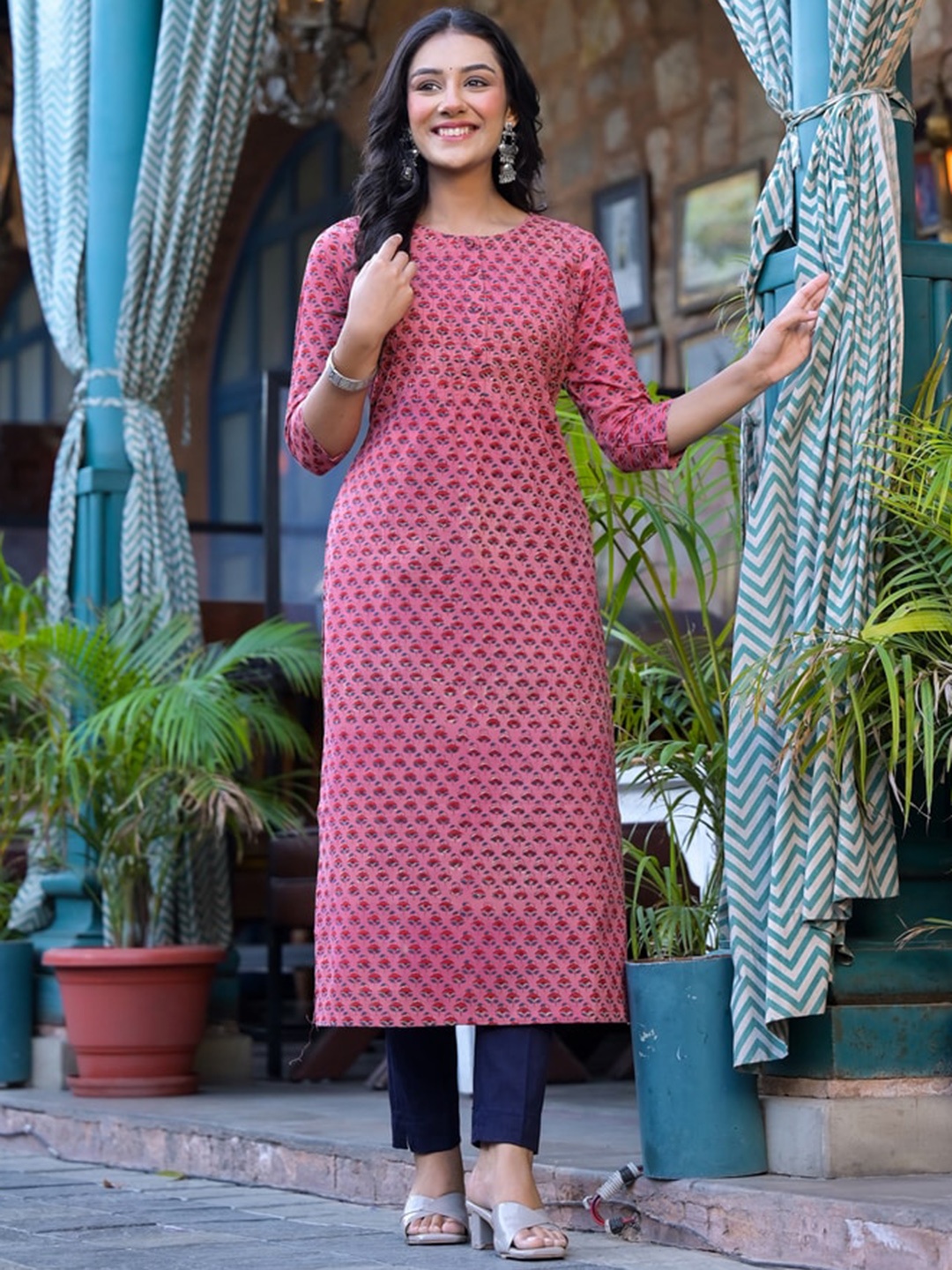

Jaipuri Adaah Geometric Printed Cotton Straight Kurta, Peach