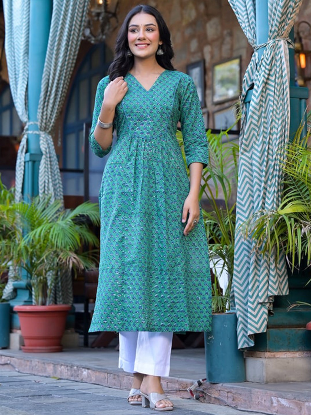 

Jaipuri Adaah Floral V-Neck Block Printed Cotton Anarkali Kurta, Green