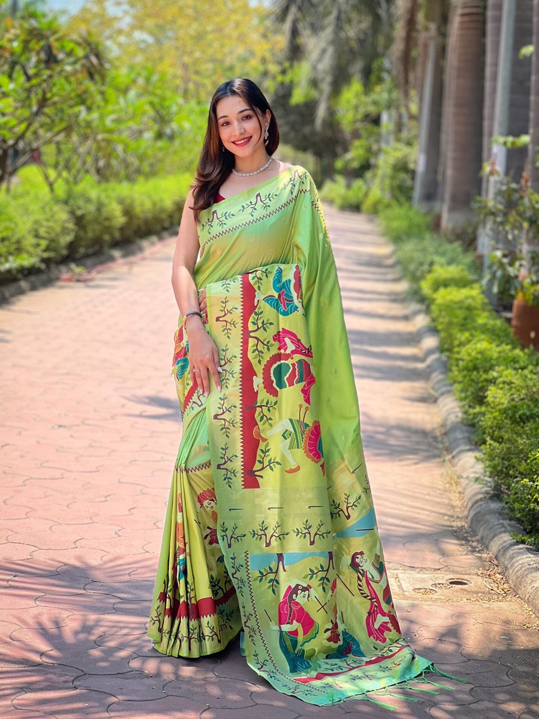 

Mitera Woven Design Zari Silk Blend Paithani Saree, Green