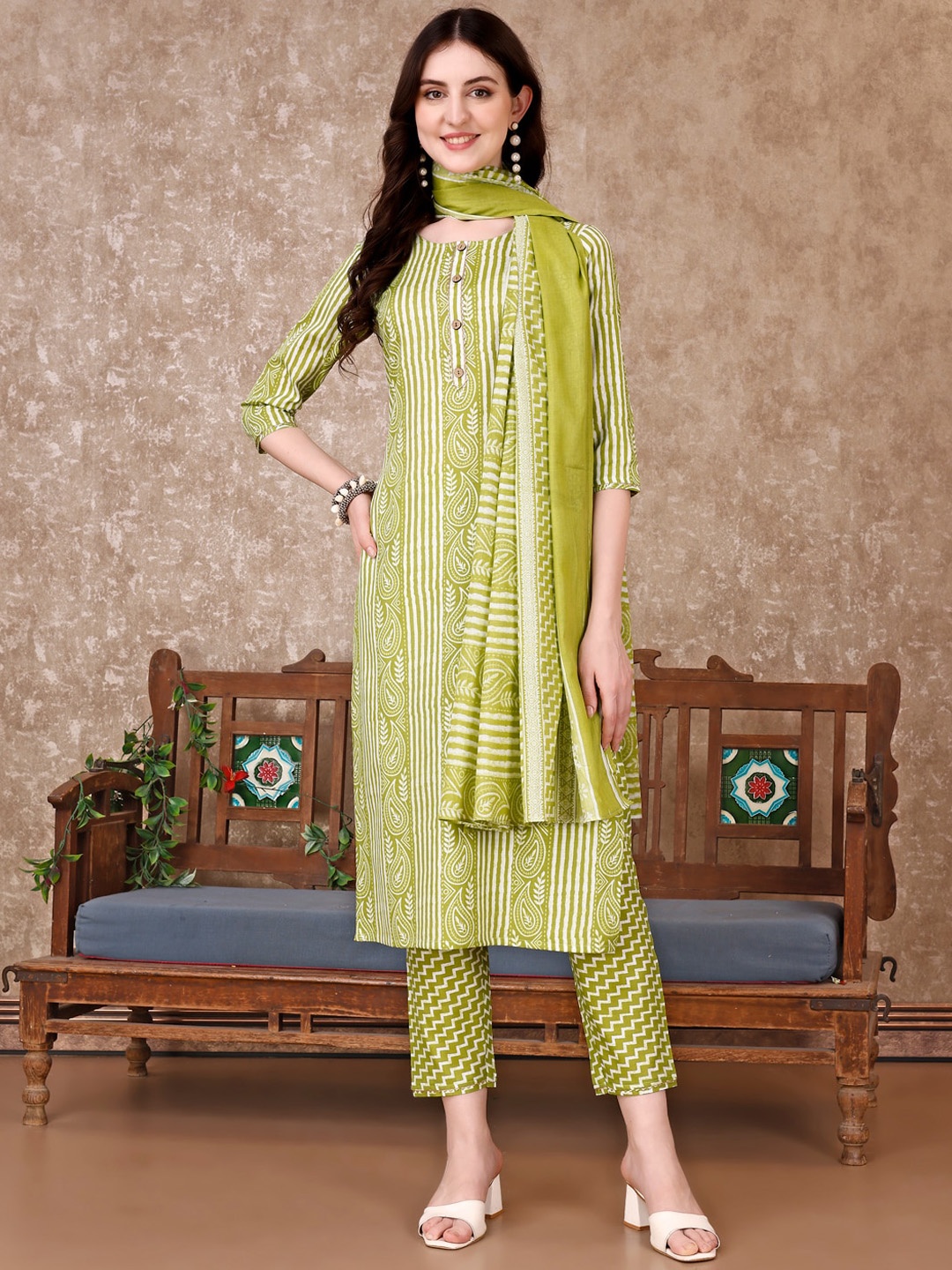 

KALINI Floral Printed Regular Kurta with Trouser & Dupatta, Green