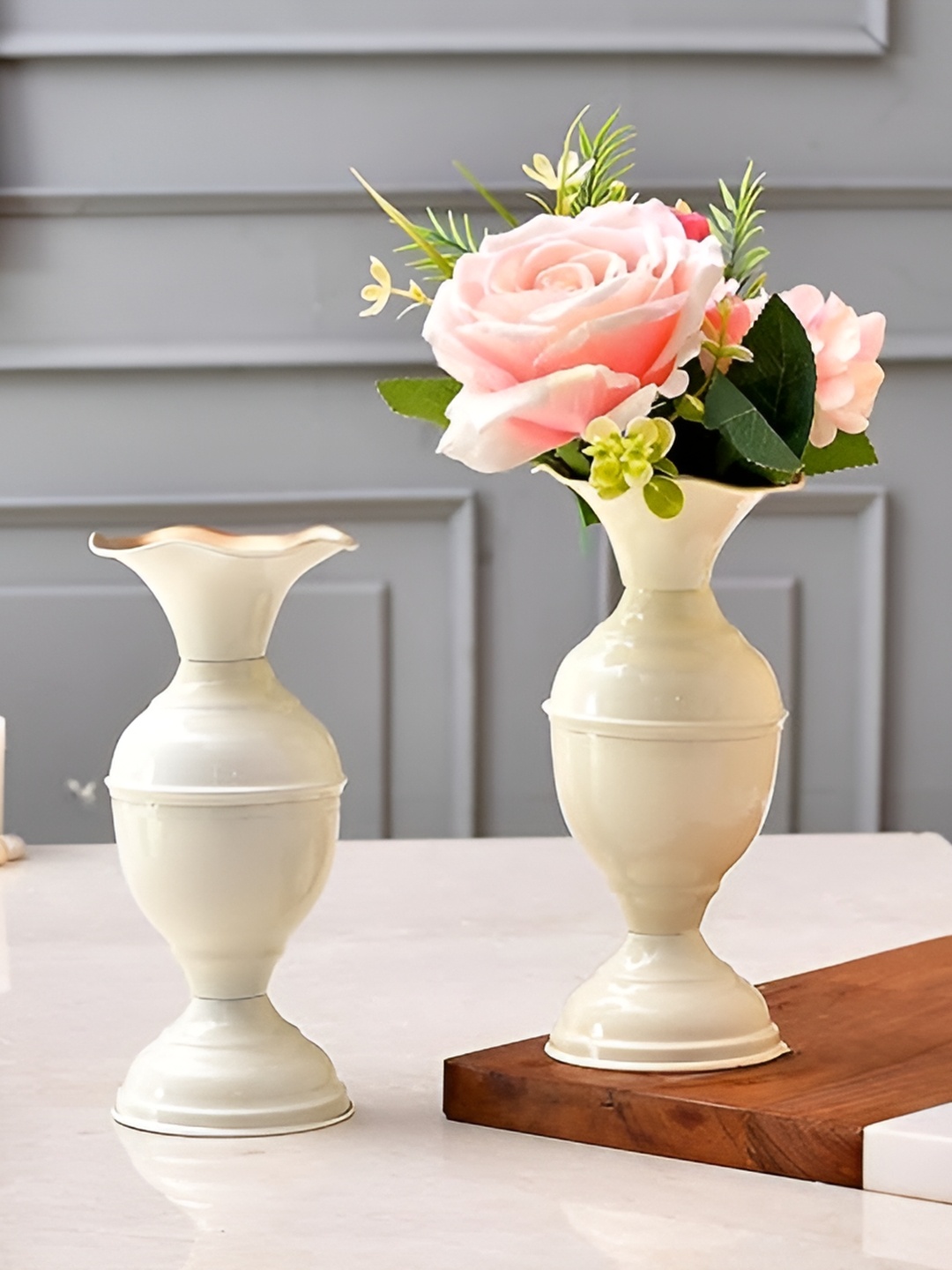

Aura 2 Pcs Cream-Colored Metal Flower Vase