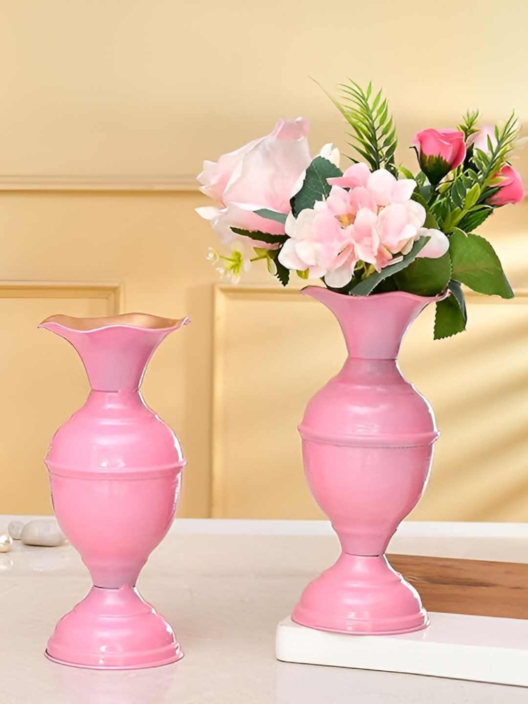 

Aura 2 Pcs Pink Metal Flower Vase