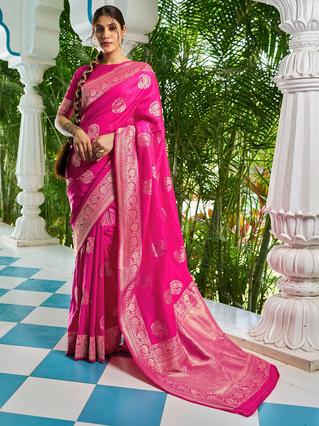 

Anouk Ethnic Motifs Zari Silk Blend Banarasi Saree, Pink