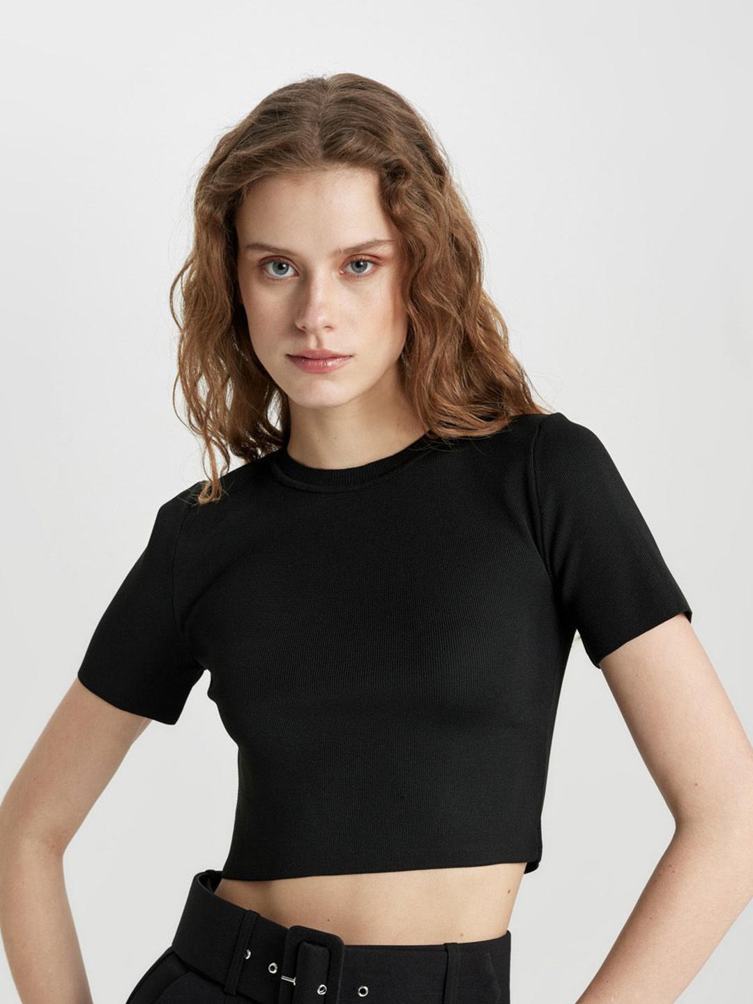 

DeFacto Round Neck Short Sleeves Crop Top, Black