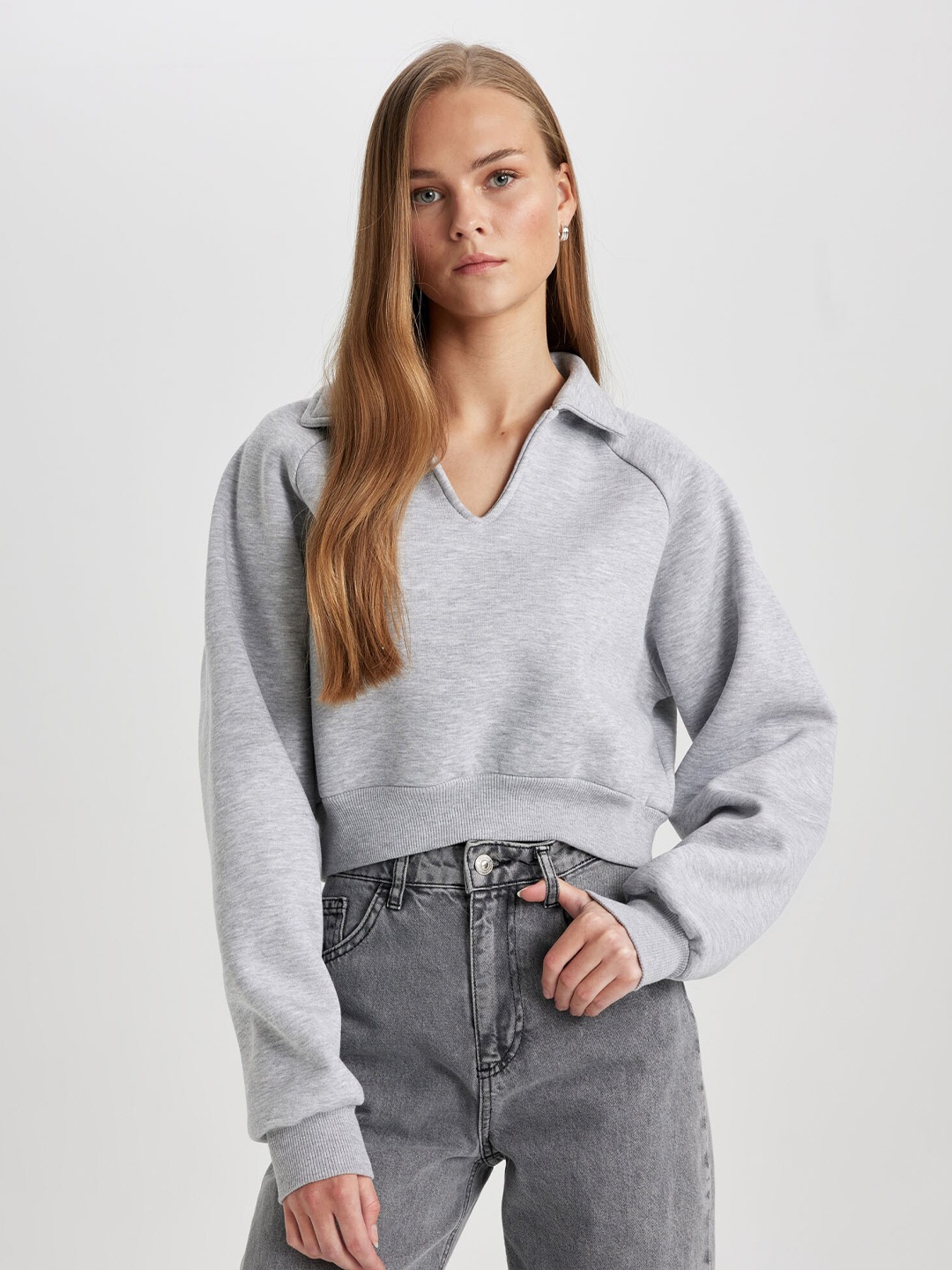 

DeFacto Women Solid Crop Sweatshirt, Grey