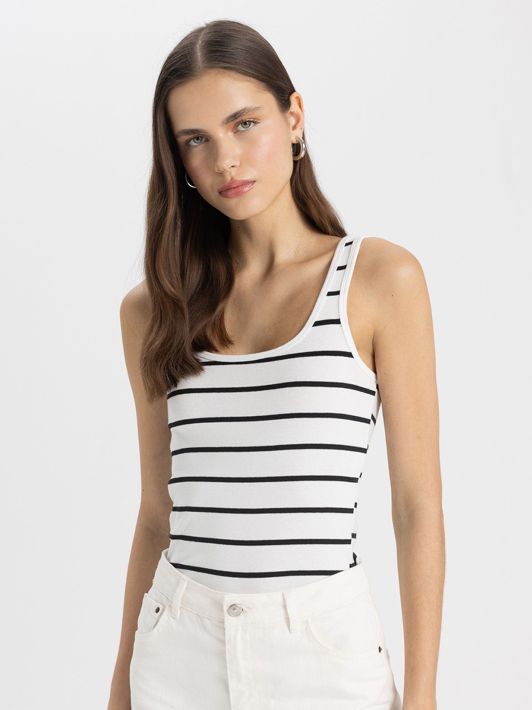 

DeFacto Striped Scoop Neck Fitted Cotton Top, White