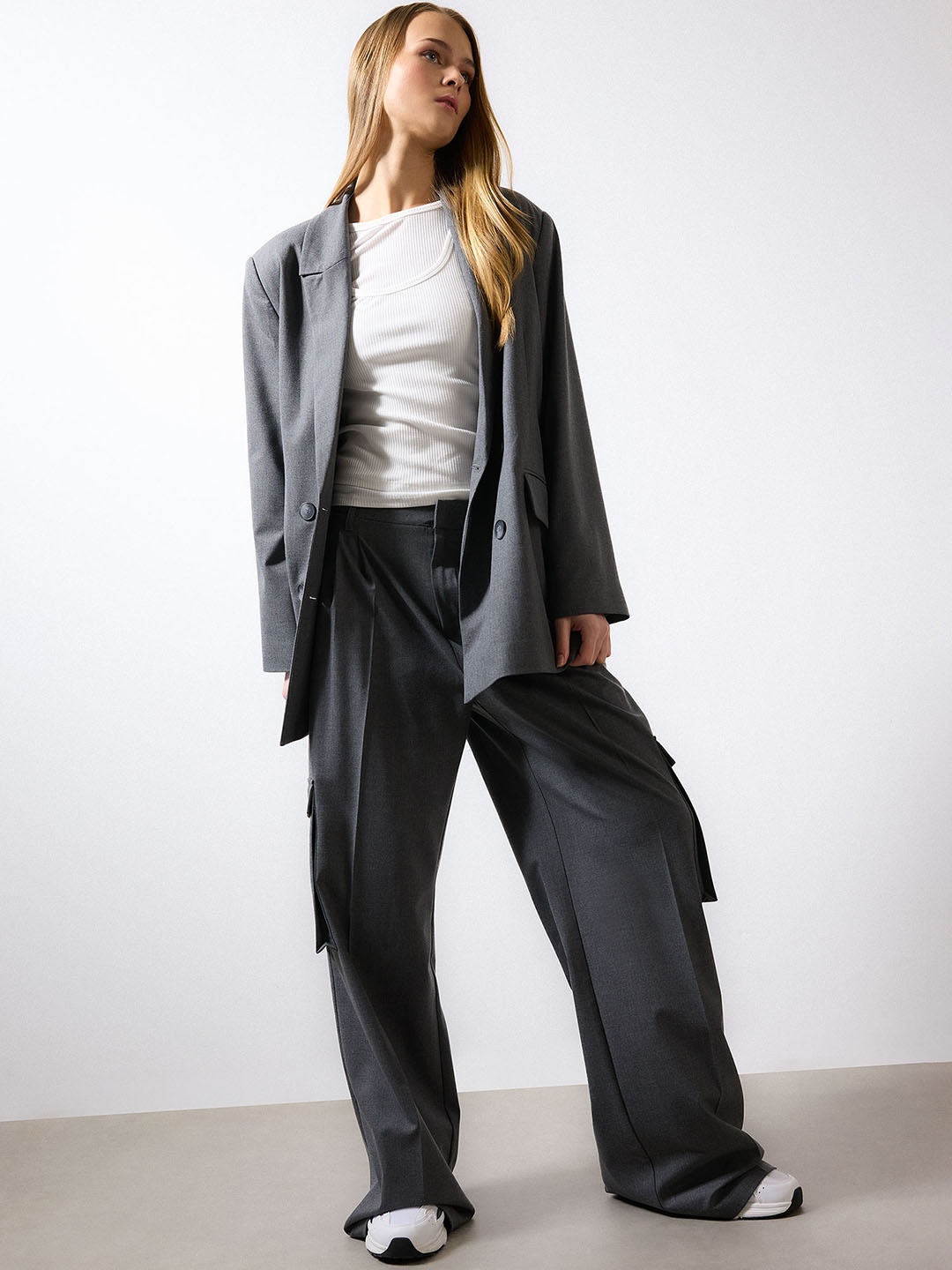 

DeFacto Women Mid-Rise Regular Trousers, Na